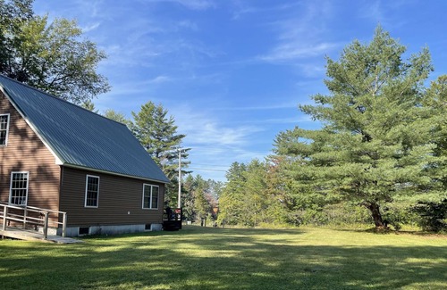 Woodgate House | Newly renovated house at White Lake with lake access and big yard!