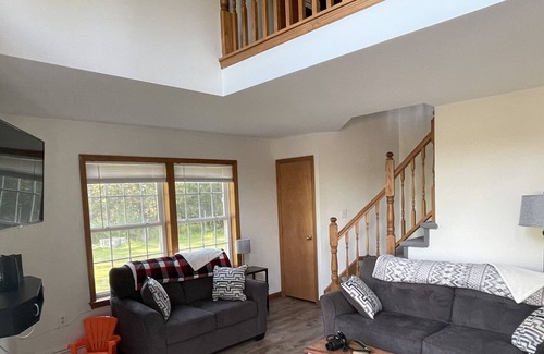 Woodgate House | Newly renovated house at White Lake with lake access and big yard!