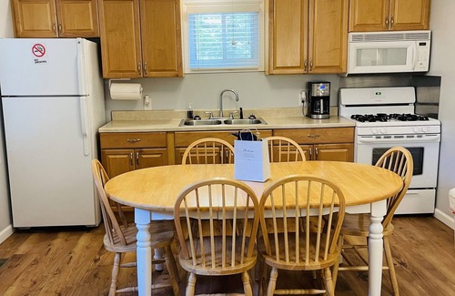 Mayfield Cottage | NEWLY RENOVATED! Large sandy beach & swim area. Cute 3 bedroom lake house
