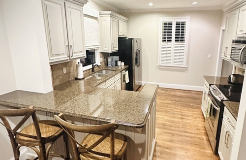 Lake Oconee Cottage | Newly Renovated Lake Access Cottage in Reynolds with Kid's bunks & near Ritz!