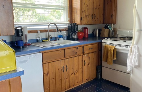 Town of Somerset Cottage | Newly Renovated Lakefront Retreat Home