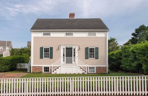 Naushop House | Newly renovated & landscaped 4-bedroom house in a fabulous neighborhood