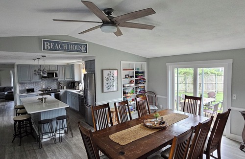 Eastward Look House | Newly Renovated, Large Beach House, New Central AC Walk To Scarborough Beach