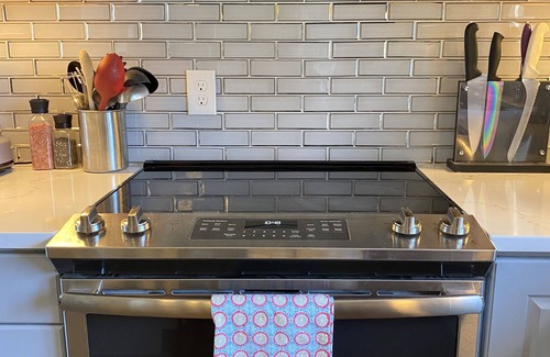 Eastward Look House | Newly Renovated, Large Beach House, New Central AC Walk To Scarborough Beach