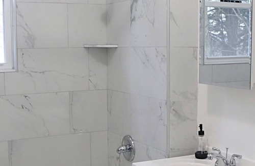 Vauxhall Apartment | Newly Renovated LARGE NWK Apartment