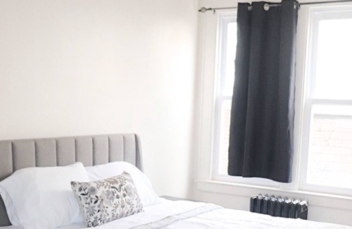 Vauxhall Apartment | Newly Renovated LARGE NWK Apartment