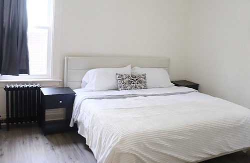 Vauxhall Apartment | Newly Renovated LARGE NWK Apartment