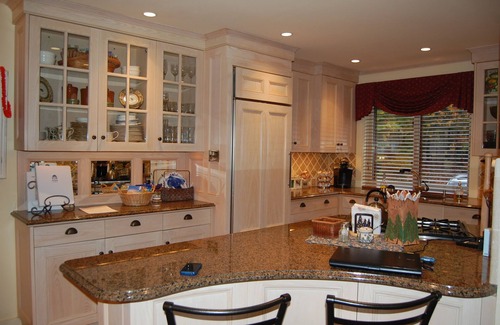 Lincoln House | Newly Renovated Luxury 4 Level Townhome with AC/FP and Mountain Views