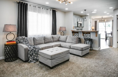 Twin Falls House | Newly Renovated Mid-Modern Townhome Central Twin Falls