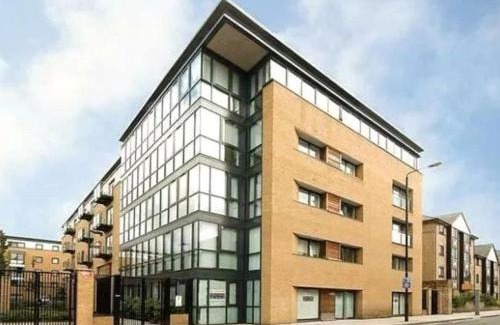 Island Gardens Apartment | Newly renovated & modern 2-BR close to Canary Wharf