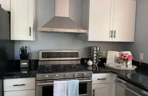 Durham House | Newly Renovated Modern Farmhouse, 10mins Duke and 15mins UNC & RTP