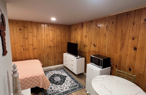 Boothbay Cabin | Newly renovated motel garden rooms heart of boothbay affordable great hospitaliy