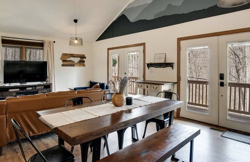 Sylva House | Newly Renovated Mountain House Retreat w/ Hot Tub And Huge Private Deck