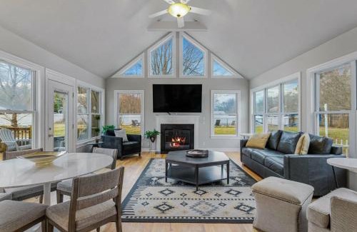 Fletcher House | NEWLY Renovated near Asheville! HOT TUB and seasonal POOL!