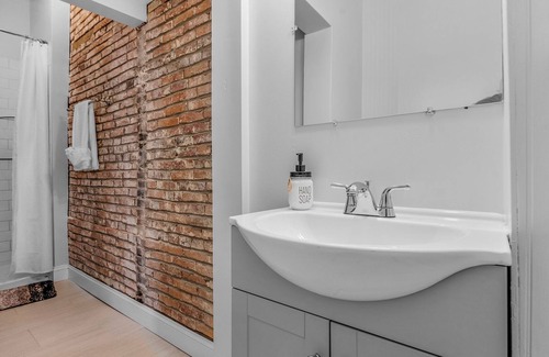 Port Covington Apartment | Newly Renovated Oasis in Federal Hill 1F