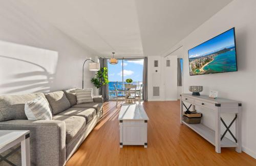 Waikiki Apartment | Newly Renovated Oceanfront Waikiki- Ilikai Marina
