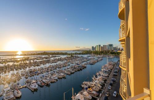 Waikiki Apartment | Newly Renovated Oceanfront Waikiki- Ilikai Marina