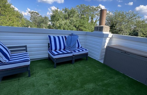 Glenwood Apartment | Newly renovated one bedroom with rooftop balcony!