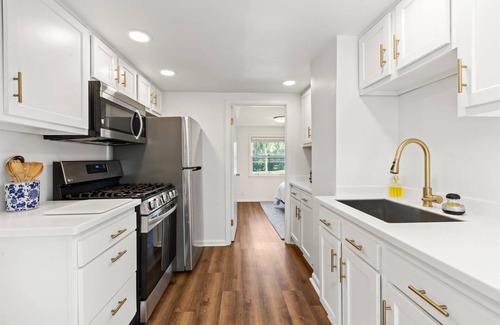 Wauwatosa Apartment | Newly renovated one bedroom & one bath Tosa unit!