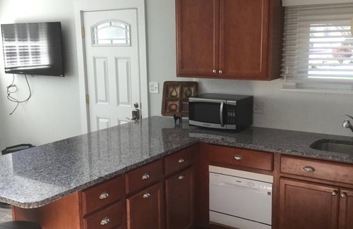 Gloucester Cottage | Newly Renovated One Bedroom Cottage - Walk to Long Beach/Good Harbor Beach