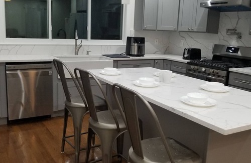 Milton House | Newly Renovated Open-Concept living space, close to Boston, plenty of parking