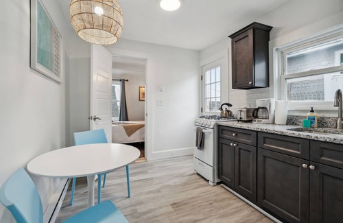 Hampton Apartment | Newly Renovated | Private Balcony | Steps to Beach