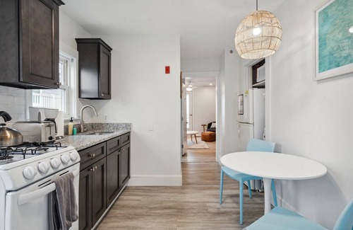 Hampton Apartment | Newly Renovated | Private Balcony | Steps to Beach