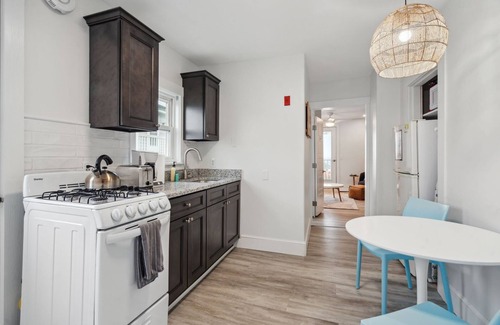 Hampton Apartment | Newly Renovated | Private Balcony | Steps to Beach