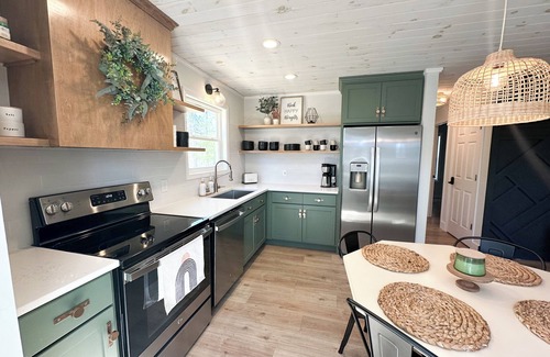Dahlonega House | Newly renovated Ridgeway Stay - Less than 10 mins to downtown Dahlonega!