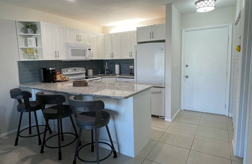 Fort Pierce Condo | ❤️❤️Newly Renovated second floor Unit in Ocean Villas III with KING Bed❤️❤️
