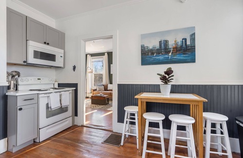 Portland Apartment | Newly renovated spacious 2 bed 1 bath apartment, great location