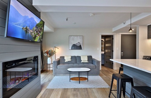 Killington Condo | Newly Renovated Studio! Amazing Views/Location 3F9. Pool. Hot Tub, Shuttle.