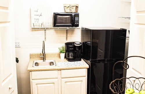 Taylors Apartment | Newly Renovated Studio, a home away from home, Greenville/Greer, safe quiet nbhd