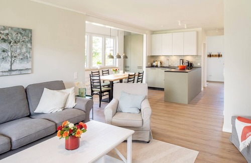 Langeoog House | Newly renovated terraced house in a quiet yet central location near the L