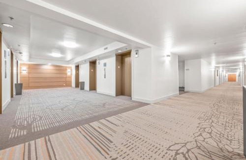 Ala Moana Apartment | Newly Renovated Top Floor Ala Moana Balcony