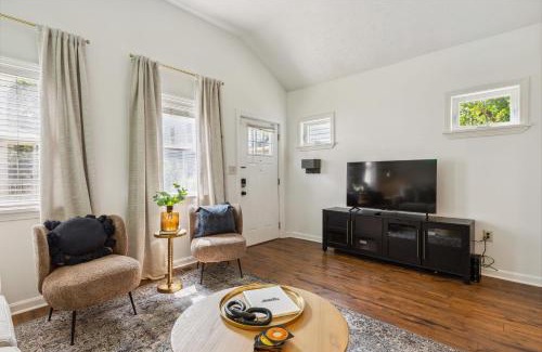 Tremont House | Newly Renovated Tremont Treasure I Cozy + Modern