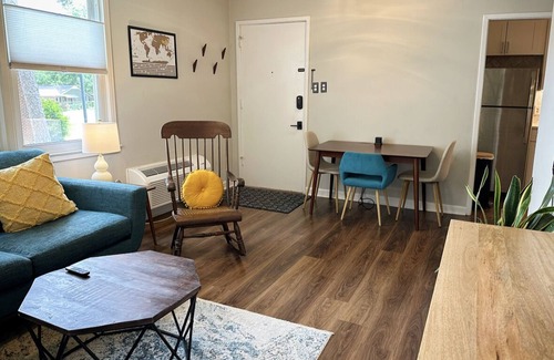 Southwest Raleigh Condo | Newly renovated unit in Village District