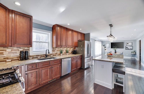 Albrightsville House | Newly Renovated~Hot Tub ~ Game Room ~ Theater ~ Huge Yard