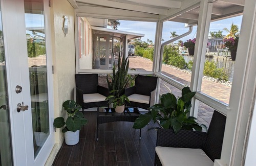 Bonita Shores House | Newly Renovated Waterfront Cottage