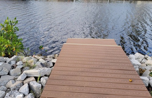 Bonita Shores House | Newly Renovated Waterfront Cottage