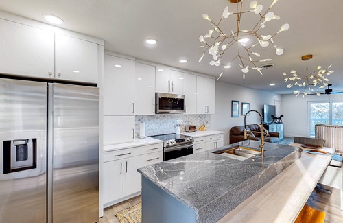 Del Mar Condo | Newly renovated 2nd-floor condo with streaming, balcony, beautiful views, AC