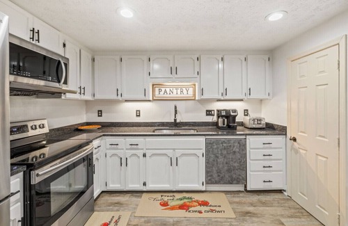 Hendersonville House | Newly Renovated Home North of Nashville