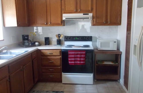 Lanark Village Apartment | Newly Renovated Coastal Living Style within 12 minutes of Carrabelle Beach