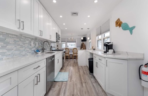 North Cape May House | Newly Renovated Bayside Rental! Just steps away from the beach!