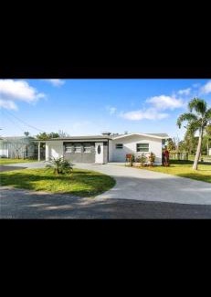 Fort Myers House | Newly Renovated Home on Canal - Fishing and boating friendly