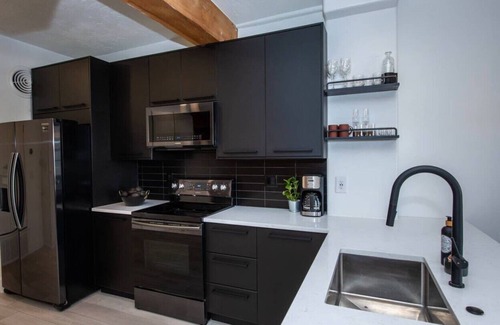 Rio Grande Apartment | Newly Renovated Industrial Modern Downtown Loft
