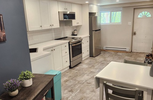 Lake of Bays Apartment | Newly renovated vacation rental! 20 minutes to Algonquin. Stay & play in Muskoka