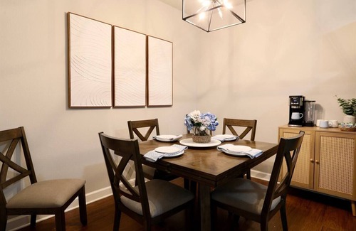 Oxford Condo | Newly Renovated! Walk to the Vaught from "The Powder Blue Perch"