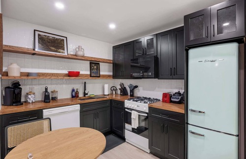 Ann Arbor House | Newly Renovated West-Side 1BR/1BA!