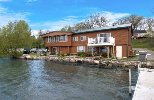Mayfield House | Newly renovated with hot tub and lake